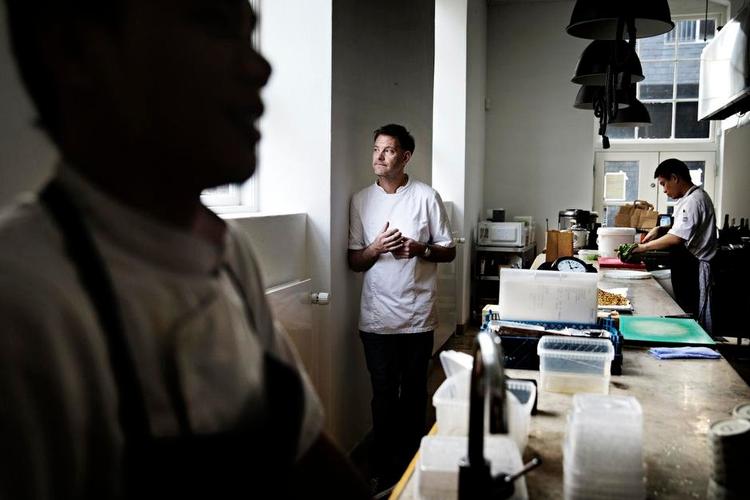 Succes. Henrik Yde er indehaver af 13 thairestauranter i Danmark. Han er udråbt til gourmetrestaurenternes regnskabskonge, fordi han er god til at skabe økonomisk overskud på sine spisesteder. 