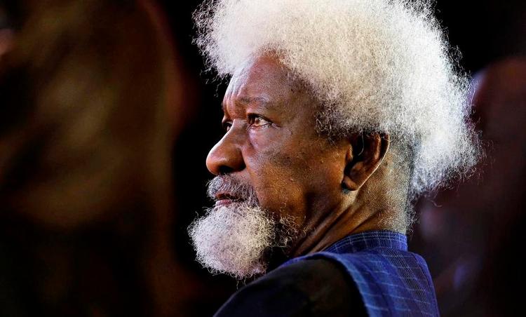 Nestor. Med 82 år, et langt forfatterskab og en nobelpris i rygsækken bliver der lyttet, når Wole Soyinka udtaler sig om afrikansk litteratur. Arkivfoto: Steven Senne/AP 