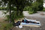 HJEMLØS En rumænsk ung mand har taget bussen til Danmark for at samle flasker og klunse. Om natten sover han på et byggetomt. Arkivfoto: Jacob Ehrbahn 