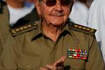 Trods den vedblivende revolutionsromantik måtte Cuba skifte økonomisk kurs efter Sovjetunionens sammenbrud og åbne sig mod verden. Det gik hurtigere efter Raul Castros magtovertagelse, og nu spøger hans storebror Fidel Castro ikke længere i kulissen. (Foto: AP) 