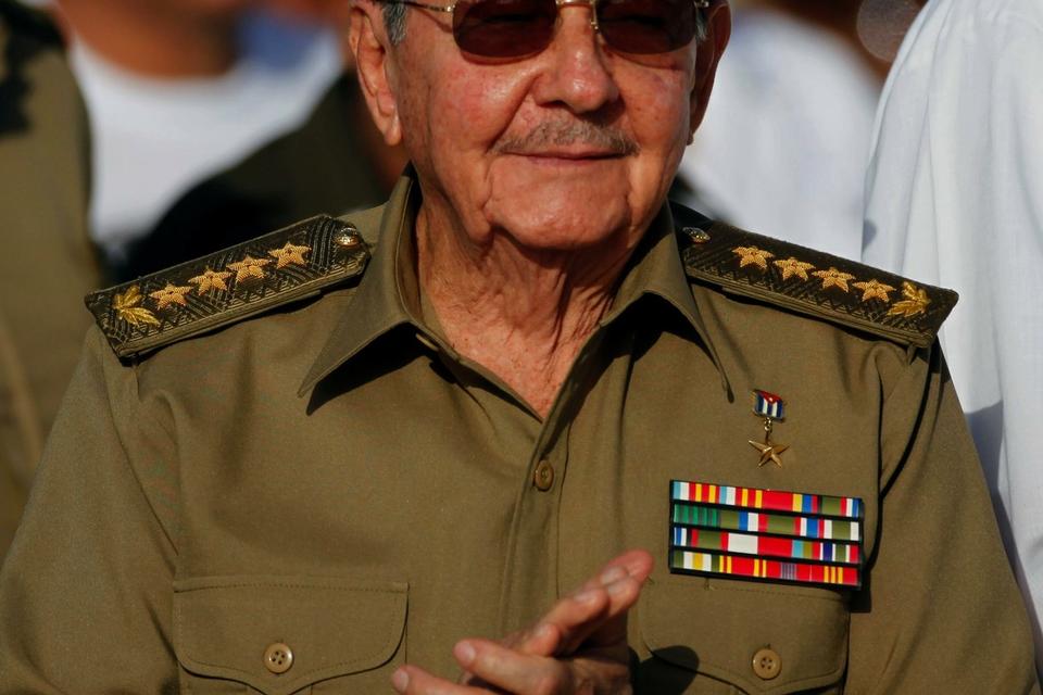 Trods den vedblivende revolutionsromantik måtte Cuba skifte økonomisk kurs efter Sovjetunionens sammenbrud og åbne sig mod verden. Det gik hurtigere efter Raul Castros magtovertagelse, og nu spøger hans storebror Fidel Castro ikke længere i kulissen. (Foto: AP) 