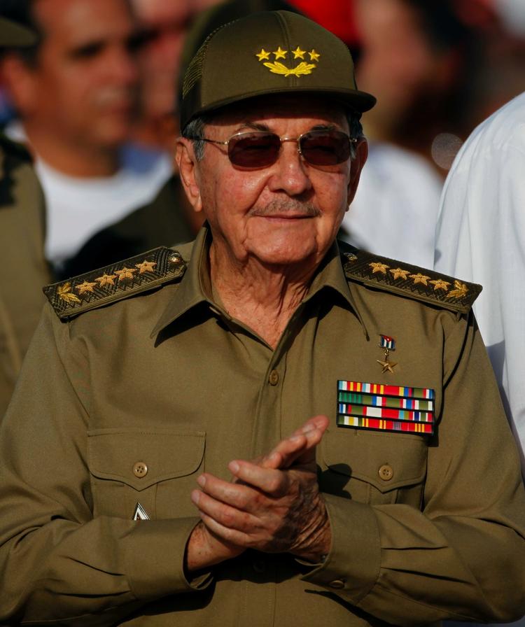 Trods den vedblivende revolutionsromantik måtte Cuba skifte økonomisk kurs efter Sovjetunionens sammenbrud og åbne sig mod verden. Det gik hurtigere efter Raul Castros magtovertagelse, og nu spøger hans storebror Fidel Castro ikke længere i kulissen. (Foto: AP) 