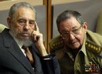 Efter Raul Castros (th.) magtovertagelse i Cuba har landet gradvist normaliseret sit forhold til USA under Obama-regeringen. Spørgsmålet er, om det varmere forhold fortsætter under præsident Trump. (Foto AP) 