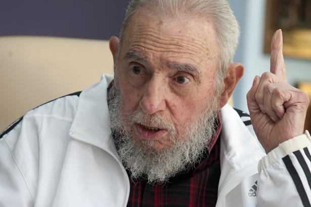 I de senere år har der været talrige rygter om Fidel Castros skrøbelige helbred og forestående død. Men gang på gang dukkede han frem igen. Som her i 2014, da Ruslands præsident Putin besøgte Cuba. (Foto: AP) 