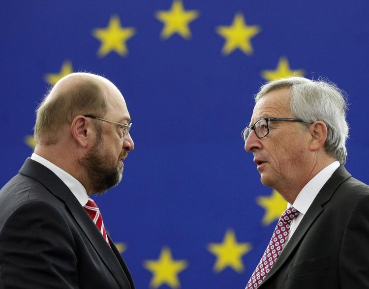Venner. Socialdemokraten Martin Schulz (t.v.) og den konservative Jean-Claude Juncker har kørt et parløb i toppen af henholdsvis Europaparlamentet og EU-kommissionen. Nu forsvinder Schulz. 