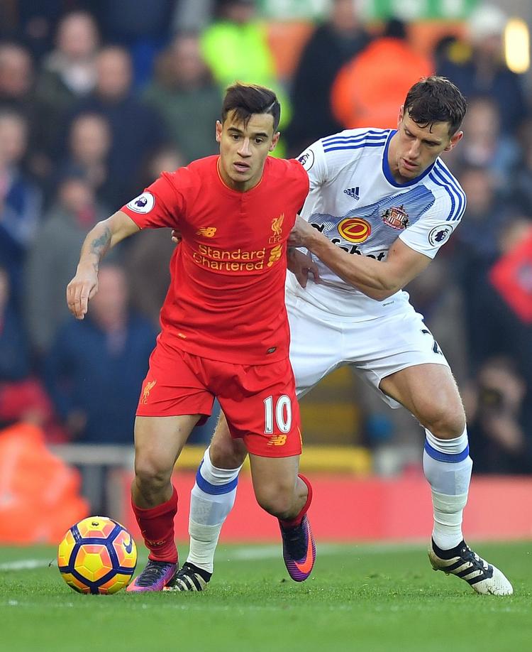 Ude. Coutinho regnes af mange eksperter for den bedste spiller i Premier League i øjeblikket. 