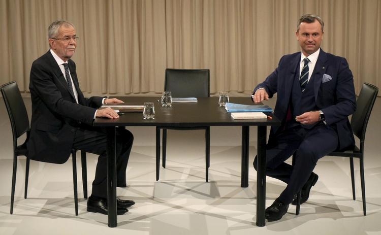 DUEL. Angela Merkel og EU blev angrebet af Norbert Hofer (tv) ved tv-opgøret med Alexander van der Bellen 