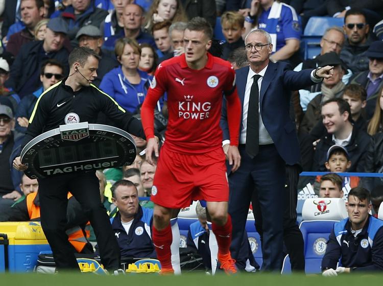 KRISE. Claudio Ranieri og Jamie Vardy - sidste sæsons store succeskonstellation - har svært ved at genfinde niveauet i denne sæson. 