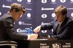 Parti. Det norske skakgeni Magnus Carlsen (tv.)  spiller om verdensmesterskabet mod russiske Sergej Karjakin. 