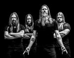 Vikingemetal. Da det svenske metalband Amon Amarth optrådte på Copenhell i sommer, var scenen da bygget som et gigantisk vikingeskib, udgjorde Midgårdsormen en del af scenografien eller var der to store røgspyende drager med? 