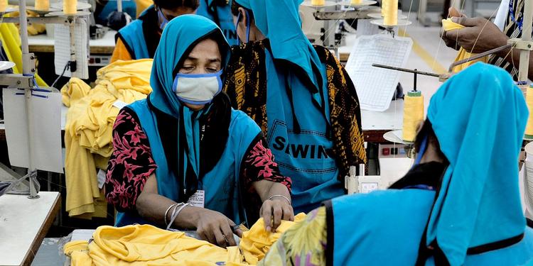 Lukkethed. Bestseller ønsker foreløbig kun at oplyse navnene på to ud af de 75 fabrikker, virksomheden benytter i Bangladesh. På billedet ses syersker på fabrikken Auko-Tex - en af de to fabrikker, Bestseller gerne vil fortælle om. 