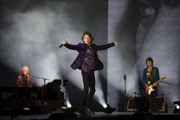 Dokumentar. Filmen viser Rolling Stones i Latinamerika. På billedet gæster legenderne Roskilde Festival 2014. 