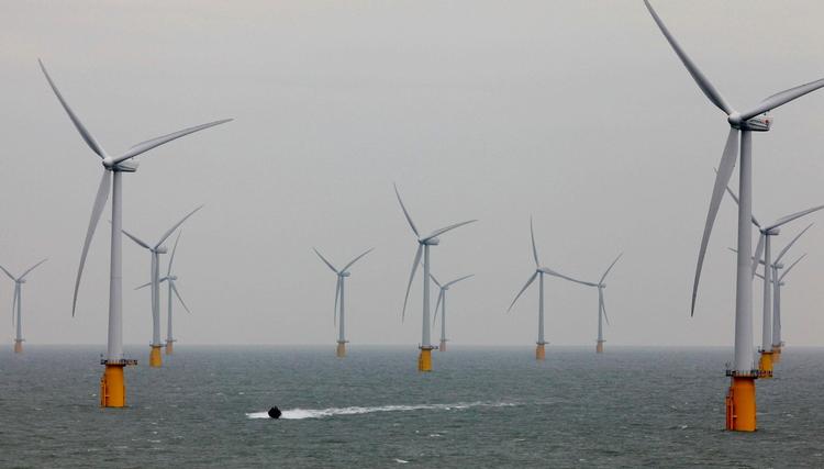 Vedvarende. EU skal nå et mål om, at 27 procent af al energi skal komme fra vedvarende energi såsom havvindmøller. Uambitiøst, mener kritikere. 