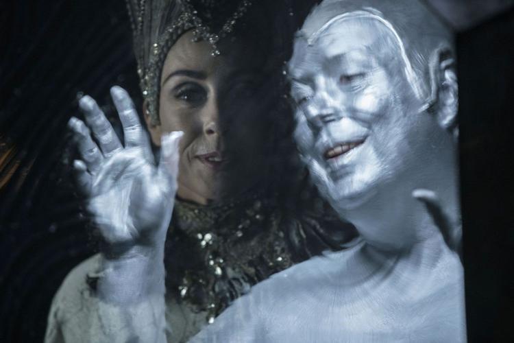 Eventyr. Christine Albeck Børge og Nicolas Bro medvirker i 'Den anden verden', som er årets eneste nye julekalender. 