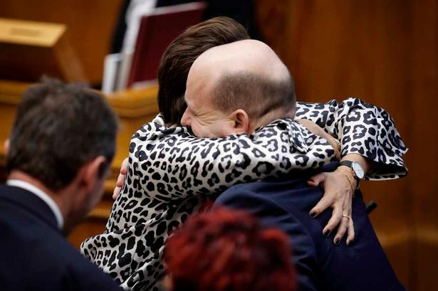 Krammer fra SF's Pia Olsen Dyhr til justitsminister Søren Pape. 