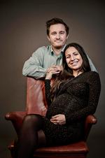 Kærlighed. Cansu troede, hun skulle have en tyrkisk mand. Hun faldt for Peter, som kalder sig selv "en klassisk asocial matematiker fra Næstved". Til marts skal de have deres første barn. Foto: Miriam Dalsgaard 