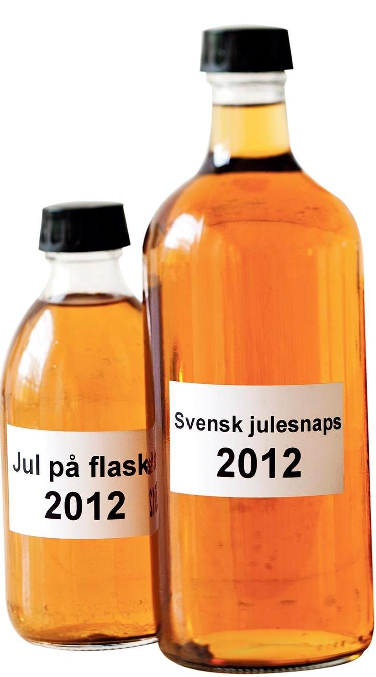 JULETRADITION. Hvorfor ikke brygge sin egen julesnaps og lægge den under træet. 