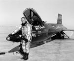 drøm. Neil Armstrong opnåede det, som så mange drenge over hele kloden har drømt om. Han steg til vejrs i en raket og landede på månen. 