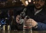 Farfar-drink. Vermouth er vin tilsat spiritus og krydderier. Blandt andet kendt fra mærkerne Martini og Noilly prat. Vermouth har haft et lidt bedaget ry som noget, bedsteforældre drak, men er nu ved at blive in igen. 