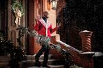 romantiker. R. Kelly er god i sin karikatur af en julemand, når han sunger om at »unwrappe Mrs. Santa«. Pr-foto: RCA, Universal 