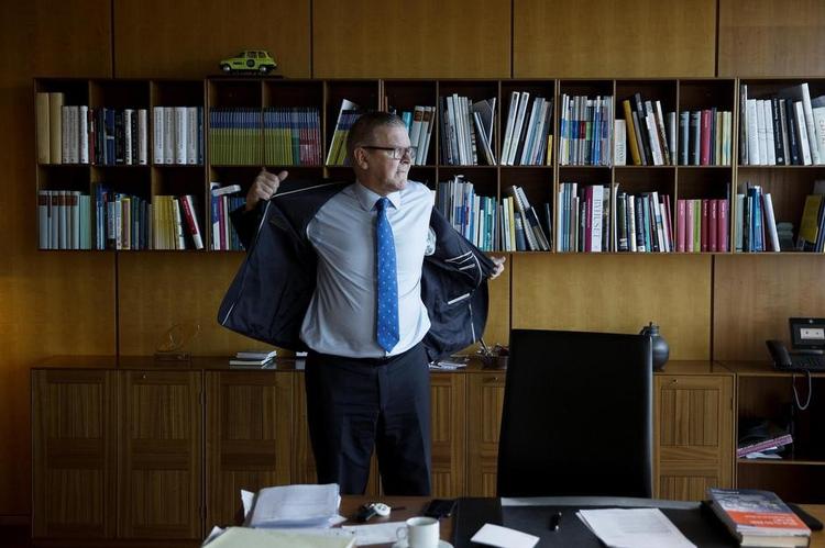 Oprustning. Nationalbankdirektør Lars Rohde er bekymret for større angreb mod den finansielle sektor. Derfor skal sikkerheden øges. Foto: Thomas Borberg 