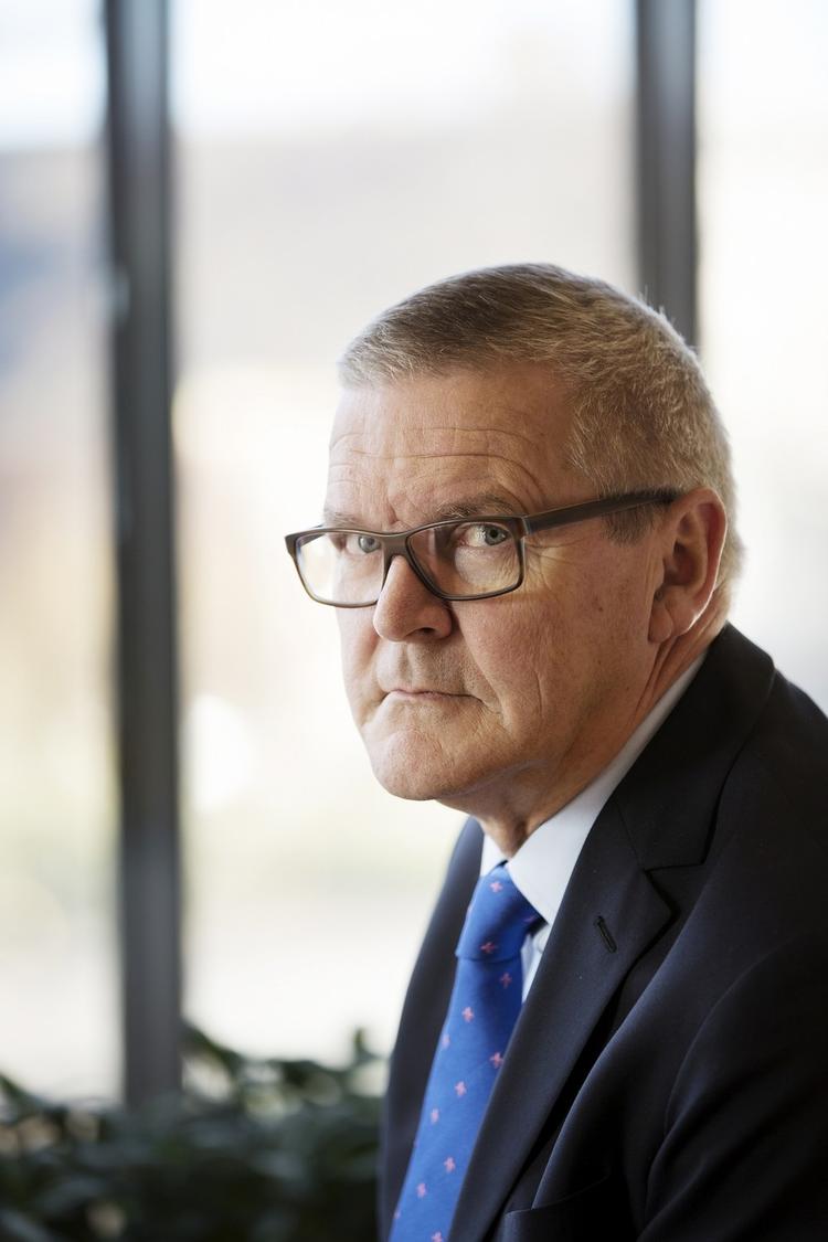 sikkerhedsfremstød. Nationalbankdirektør Lars Rohde fremlægger i dag med hele den danske finanssektor i ryggen en ny vision for sikkerhedsniveauet i branchen. 