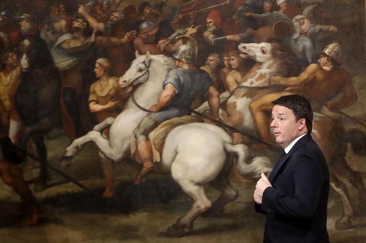 Comeback? Matteo Renzi må nu skrive forhenværende ministerpræsident på sit visitkort, men i italiensk politik er der ikke langt fra fald til knald. Foto: Gregorio Borga/AP 