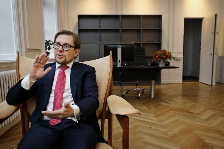 Ny. Simon Emil Ammitzbøll (LA) har som ny økonomi- og indenrigsminister netop fået overdraget sit nye kontor. 