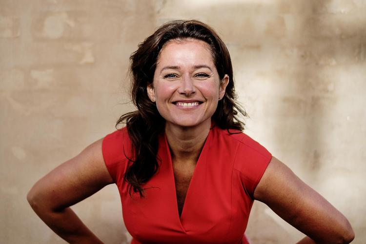 Sidse Babett Knudsen er uddannet som scenekunstner i Paris, hvor hun tog til lige efter gymnasiet. Tilbage i Danmark har hun spillet en mængde roller på de  hjemlige scener, filmlærreder og tv-skærme, og det er tillige blevet til en fornem international filmkarriere. Arkivfoto Maud Lervik