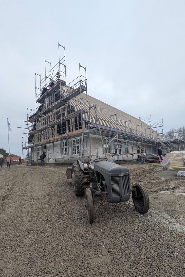 Det er endnu ikke offentliggjort, hvornår man kan opleve Badehotellet fra den populære tv-serie af samme navn, men når det sker, skal man booke plads. Foto: Foto: Oplevelsescenter Nyvang