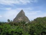 St. Lucias vartegn er de to vulkankratere Gros Piton og Petit Piton. 