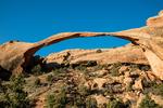 Med sine knap 100 meter er Landscape Arch den længste klippebue i Arches National Park i Utah, USA. I 1991 løsrev et 18 meter stort stykke af klippen sig og faldt ned, så man i dag ikke længere kan gå  helt op under buen. 