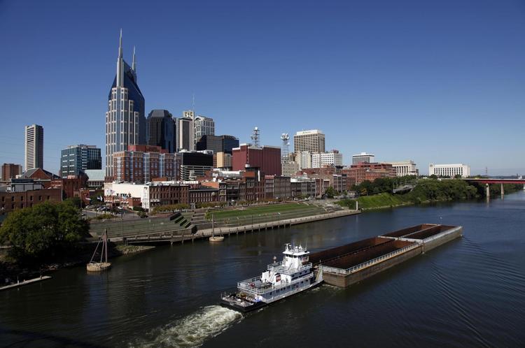 Nashville's skyline er lille og undseelig, indbyggerne er overvejende hvide, gaderne er sikre og middelklassen allestedsnærværende 