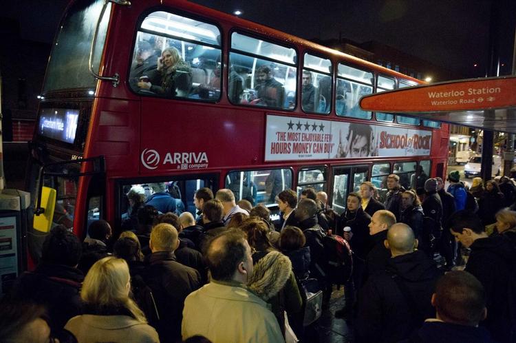 Visse danske kreditkort driller for tiden i London. Her er det nok ligegyldigt, hvilket betalingskort, man har.  I mandags var der strejke i Londons undergrund, og det gav et voldsomt pres på busserne. 