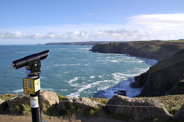 UDKIG. En klar og solrig dag ved Land’s End i Cornwall. Det er absolut ingen selvfølge. 