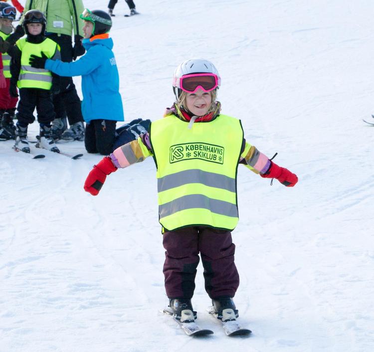Formålet med den gratis skiundervisning er at få de 4- til 14-årige til at interessere sig for skiløb i klub. 