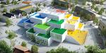 Lego House i Billund er på 12.000 kvadratmeter. Huset er 23 meter højt, og der er gratis adgang hen over trapper og terrasser til en overdækket plads på 2.000 kvadratmeter med café og butik. 