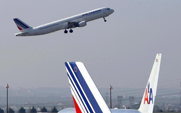 En fransk flyvelederstrejke betyder, at flytrafikken i det sydlige Europa kan blive generet resten af ugen. 