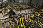 Bycykler er en stor industri i Kina. Det kræver også en del at holde cyklerne kørende.  