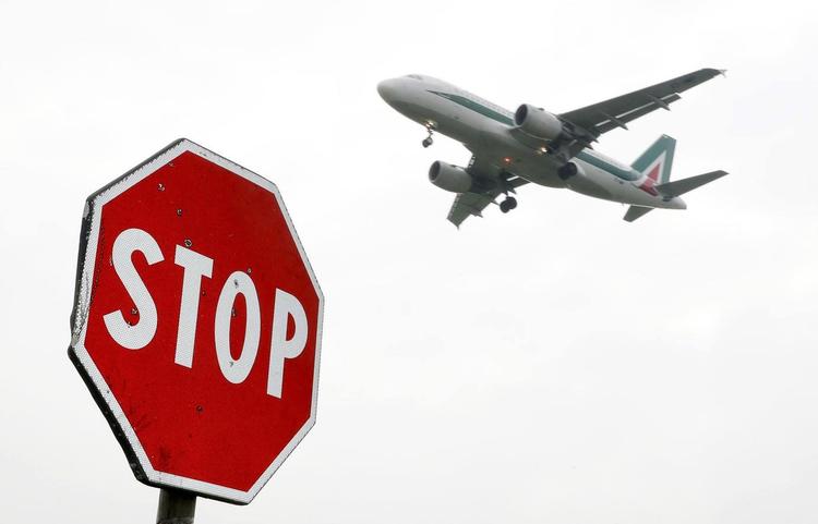 En dansk rejsende oplevede, at det var svært at få penge for købte billetter tilbage, da Alitialia nedlagde en rute fra København. 
