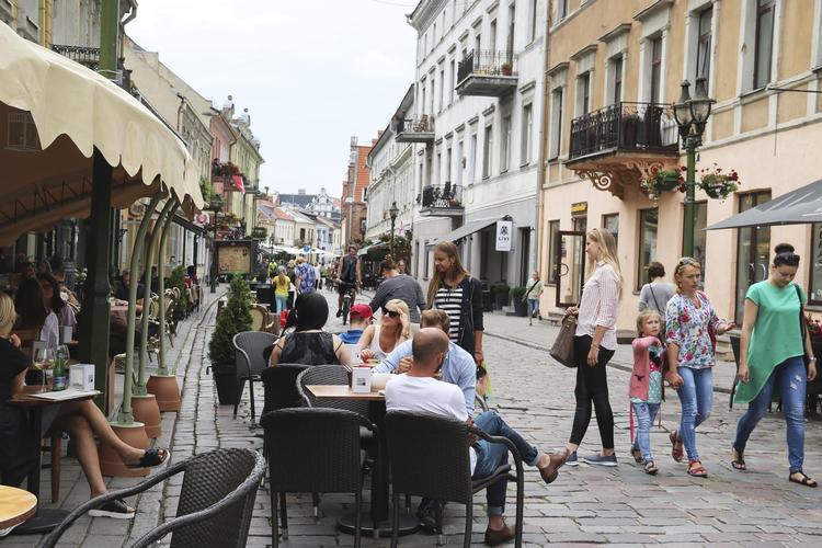 Vilniaus Gatve er den ene af to sammenhængende gågader, der fører gennem den ældste del af byen og er epicenter for caféliv og shopping. 