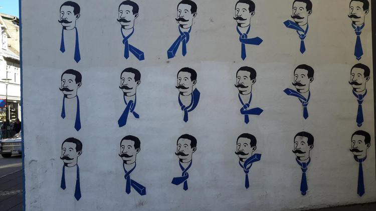 Man kan lære meget i den islandske hovedstad Reykjavik, hvor denne anvisning findes på en mur. 