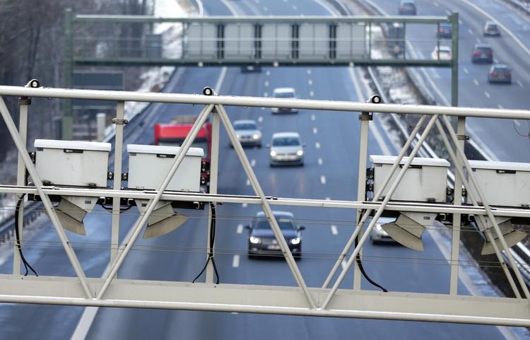 Her glider trafikken på en tysk motorvej ved München uden problemer. Tæt trafik og vejarbejde kan give lange køer. 