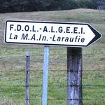 Øh ... hvad? Et skilt for indviede set syd for Beaulieu sur Dordogne i Frankrig. 