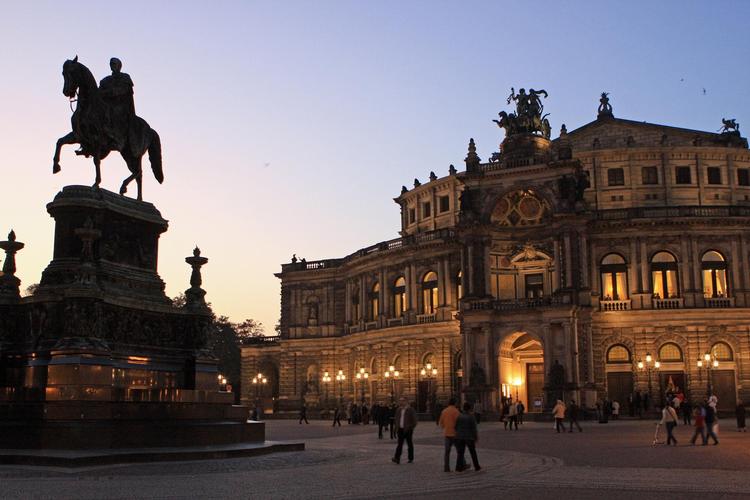 ’Nordens Firenze’, som Dresden kaldes, har genskabt sin stjerne på himlen som en af de kulturelt vigtigste byer på kontinentet. 