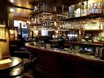 Pubben på hotel Abel Heywood emmer af gammeldags hygge, men frekventeres også af hippe lokalbeboere med masser af tatoveringer og farverige gevandter. 