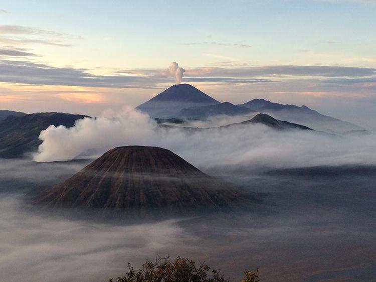 Solopgang over Mount Bromo, Java. 