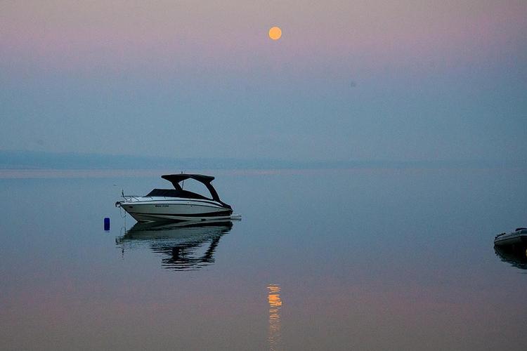 Tidlig morgen ved Adriaterhavet i Paklenica. 