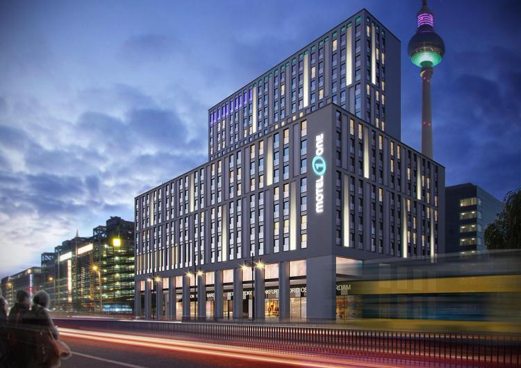Motel One åbner hotel med 708 værelser tæt på Alexanderplatz i Berin 