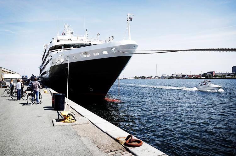 ’Le Boréal’hører til i gruppen af små krydstogtskibe. Her ligger det ved kaj ved Nordre Toldbod i Københavns havn. 